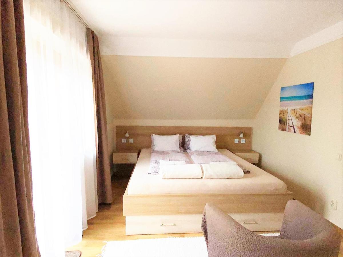 Apartman Siesta Buek - Buekfuerdo מראה חיצוני תמונה