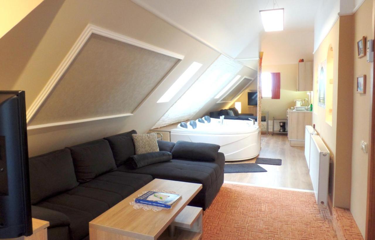 Apartman Siesta Buek - Buekfuerdo מראה חיצוני תמונה
