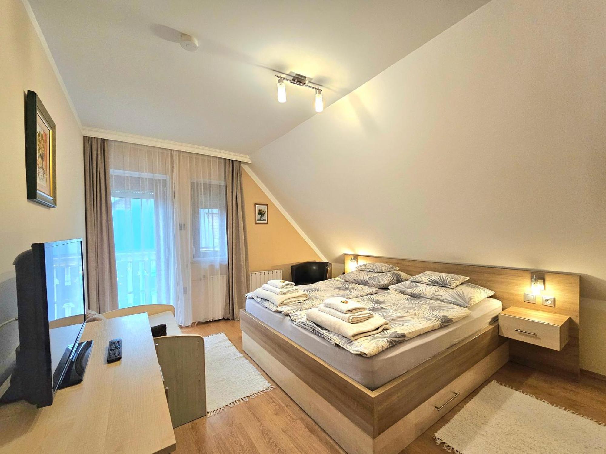 Apartman Siesta Buek - Buekfuerdo מראה חיצוני תמונה