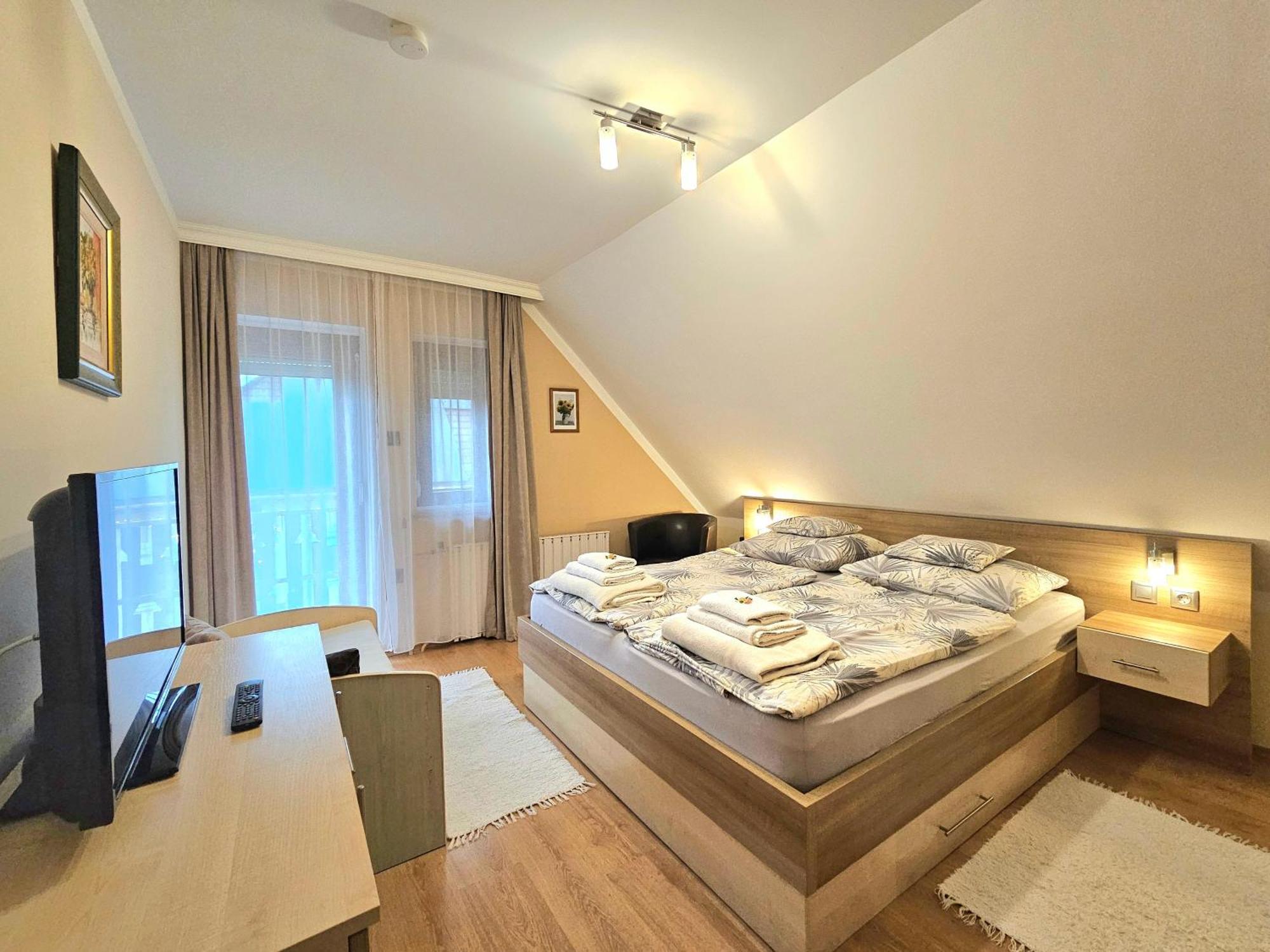 Apartman Siesta Buek - Buekfuerdo מראה חיצוני תמונה